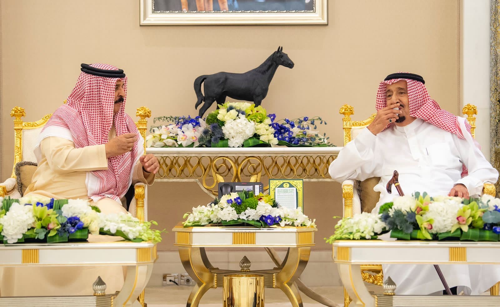 خادم الحرمين الشريفين يستقبل ملك مملكة البحرين