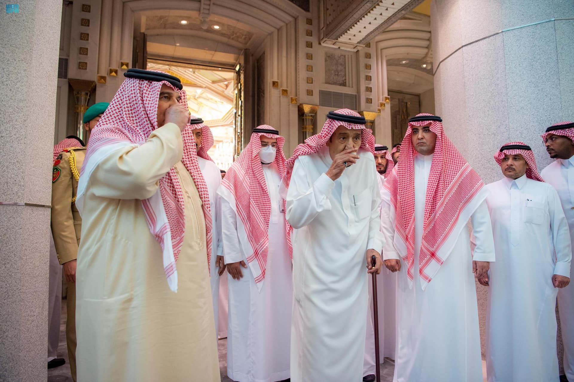 خادم الحرمين الشريفين يستقبل ملك مملكة البحرين