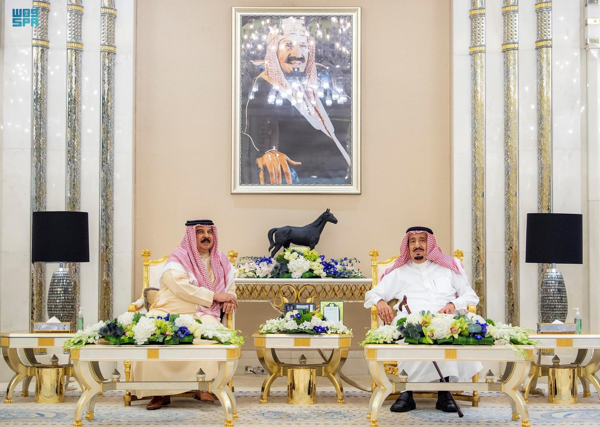 خادم الحرمين الشريفين يستقبل ملك مملكة البحرين