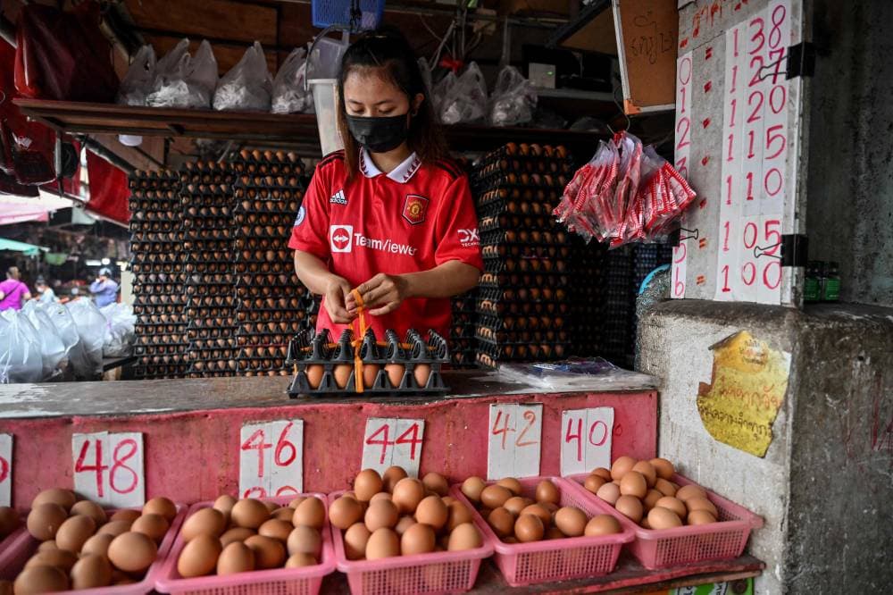 التضخم يفاقم الضغوط على المستهلك والحكومة في تايلاند 