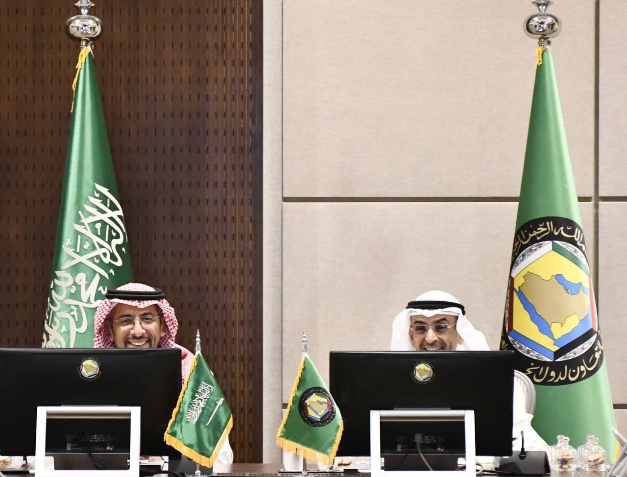 بحث تعزيز العمل الخليجي المشترك في الصناعة والتعدين