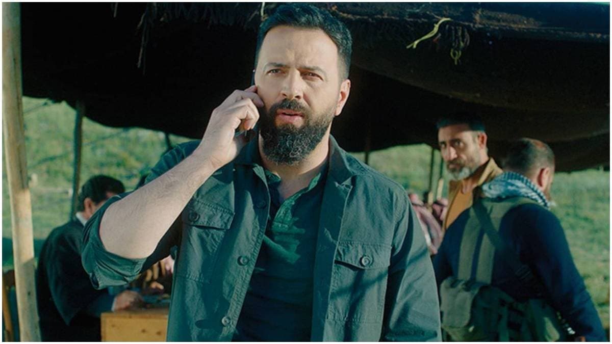 مشهد من العمل.