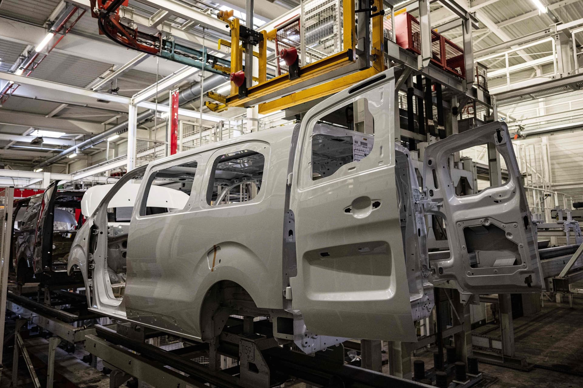 أوروبا تتجه لحظر بيع سيارات الاحتراق الداخلي بدءا من 2035