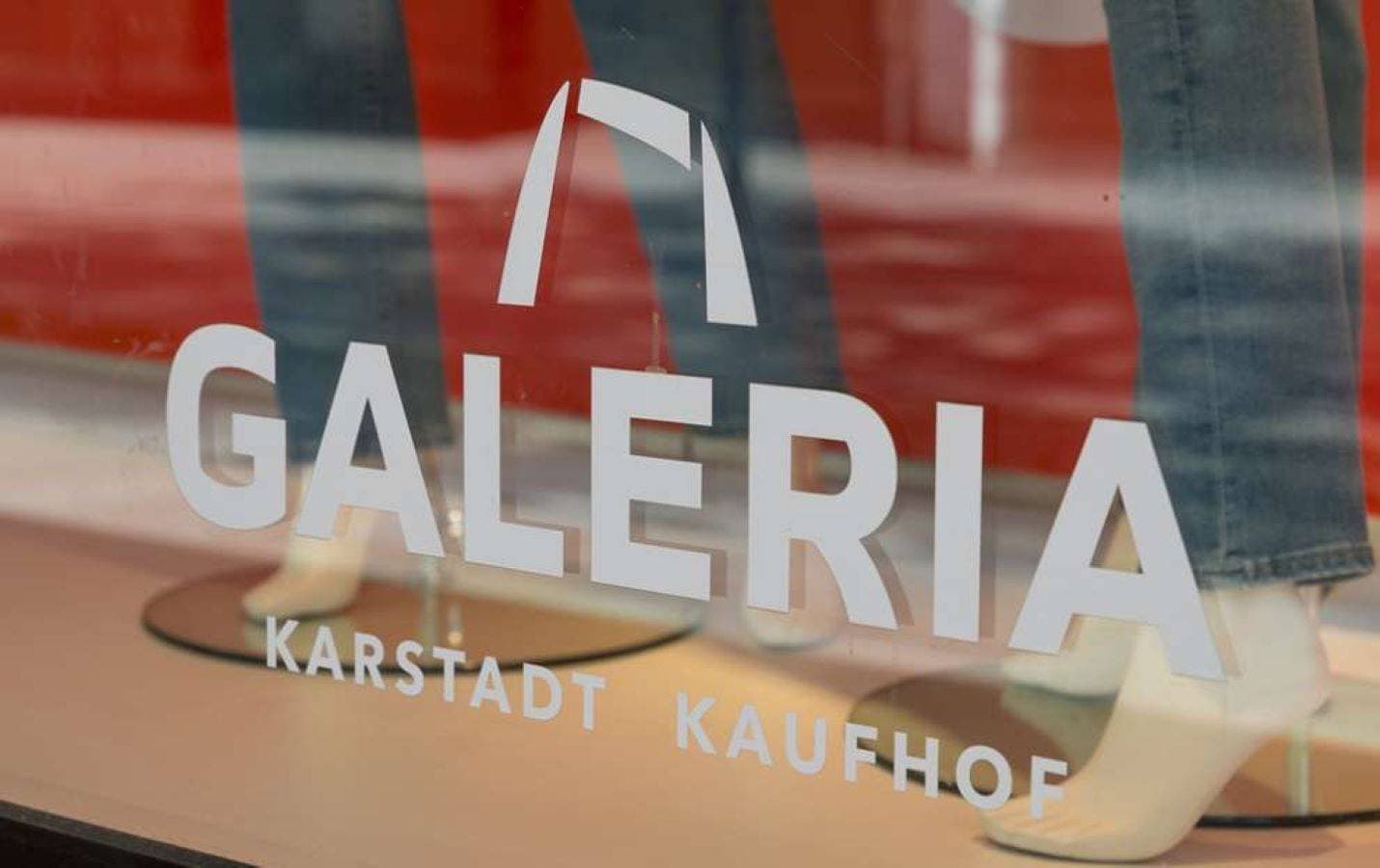 طرح تشريع يلزم «جوجل» و«فيسبوك»  بالدفع مقابل الأخبار