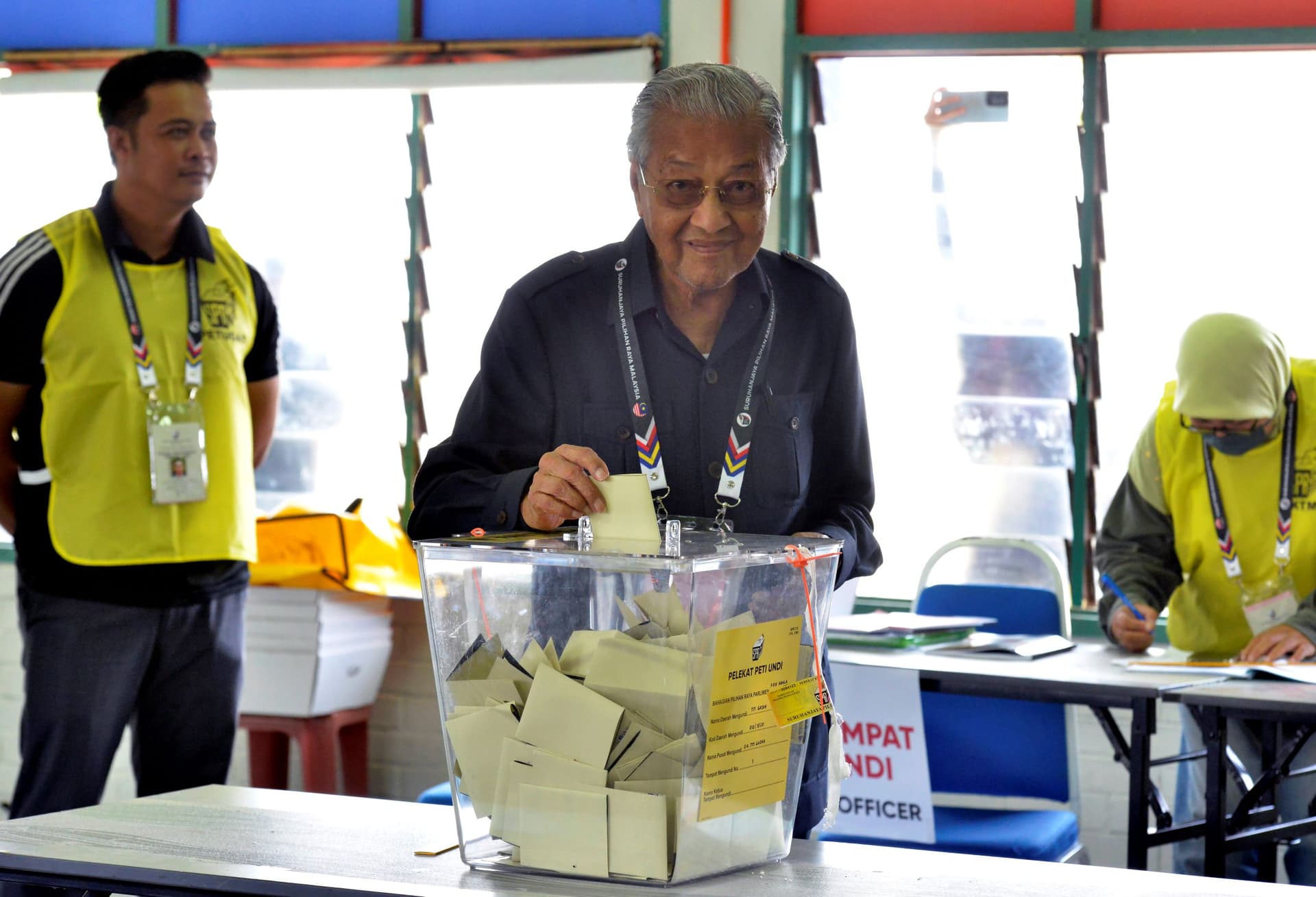 في أول هزيمة خلال 53 عاما.. مهاتير محمد يخسر السباق إلى مقعد بالبرلمان