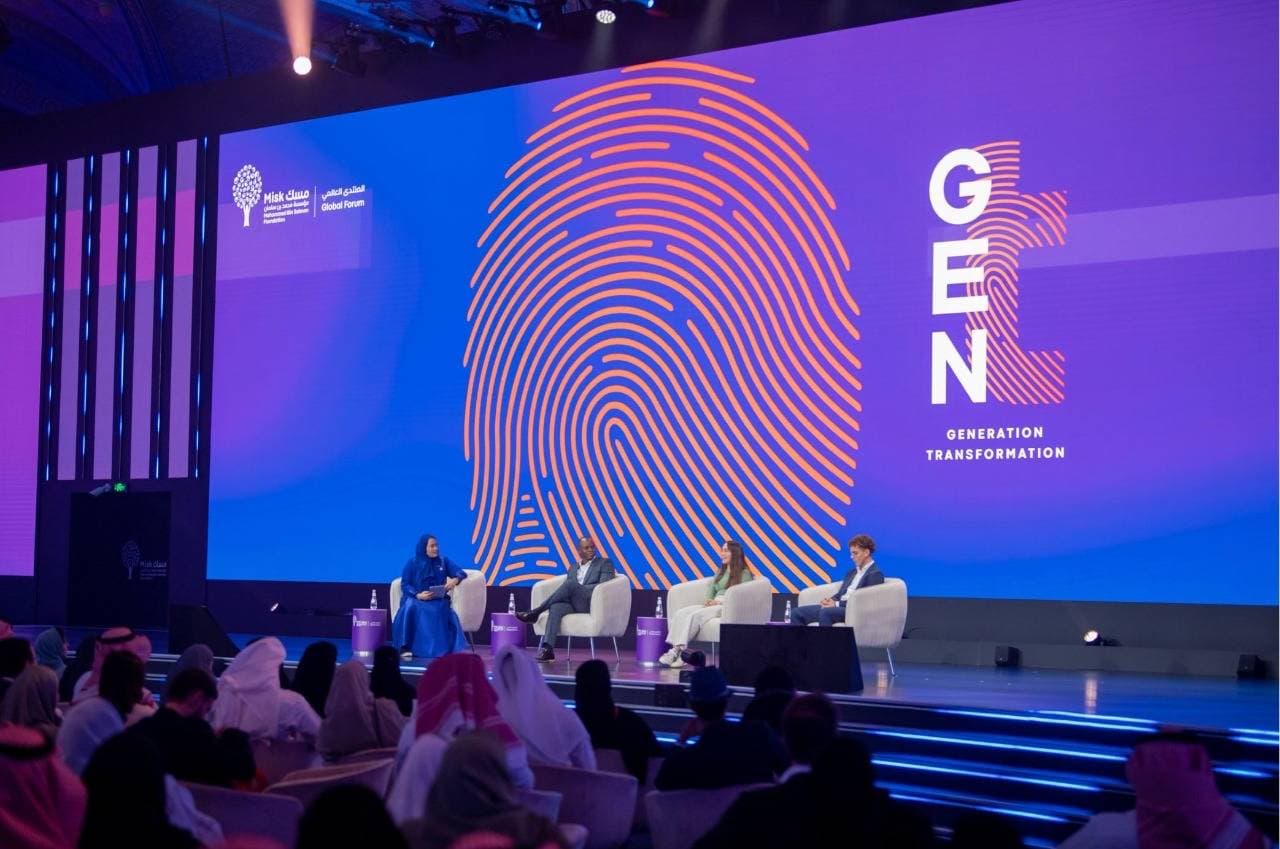 يشارك في الجلسات الحوارية عدد من القادة والرؤساء التنفيذين ورواد الأعمال.