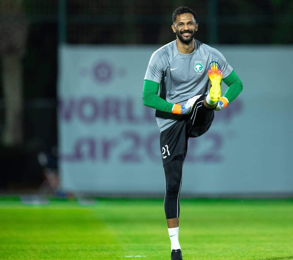 العويس يؤدي التدريبات.