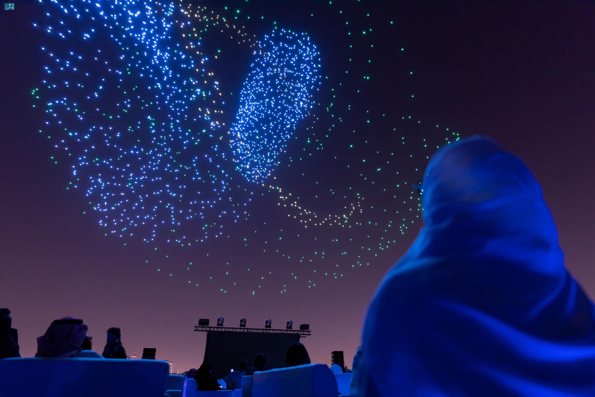 2000 طائرة درون حلقت في سماء الرياض ضمن الأعمال الفنية والإبداعية المشاركة في نور الرياض 2022