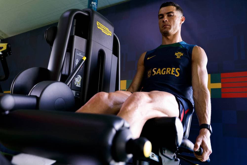 رونالدو يكتفي بعمل محدد للتعافي خلال تدريب البرتغال أمس.