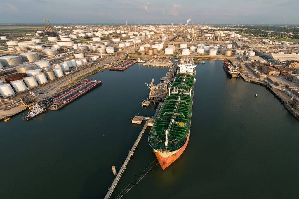 أسعار الخام والمنتجات البترولية انخفضت خلال الأسابيع الأخيرة عكس التوقعات.