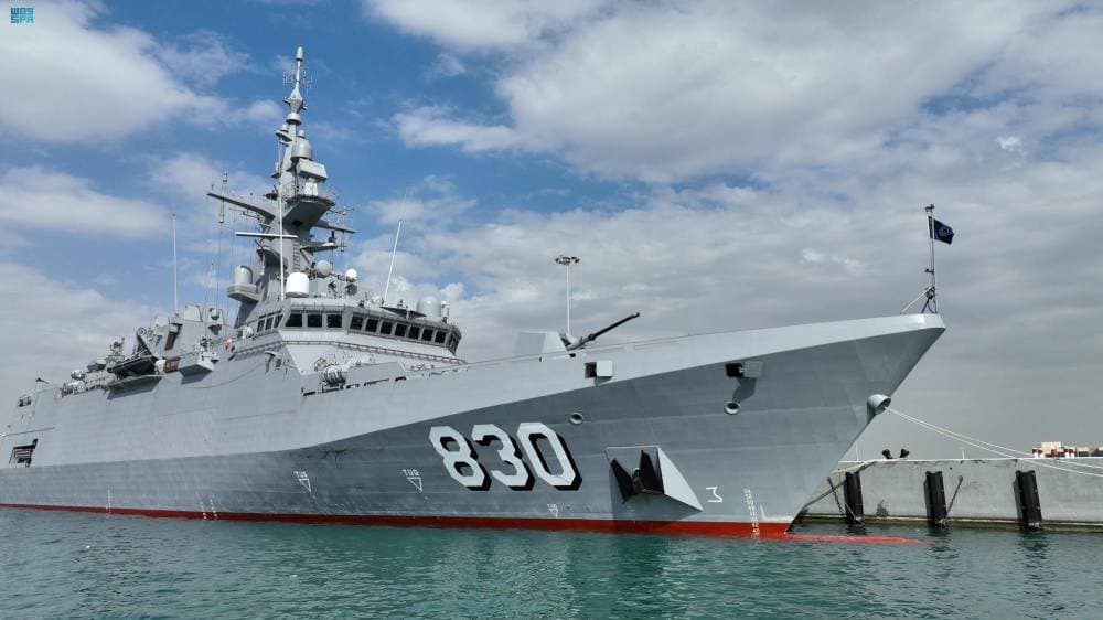 وصول سفينة جلالة الملك «الدرعية» إلى قاعدة الملك فيصل البحرية