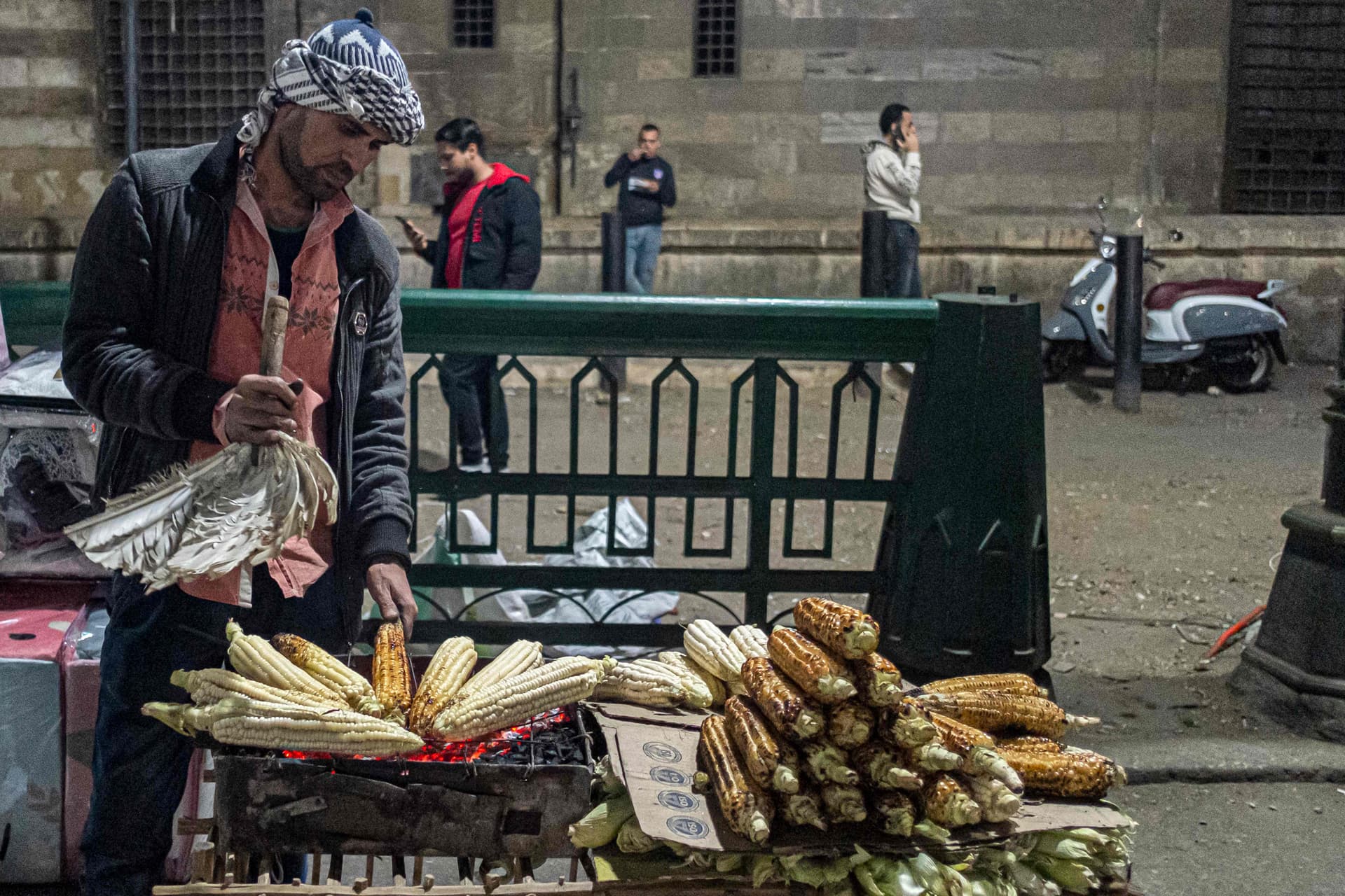 الطبقة المتوسطة المصرية تقف على حافة الفقر