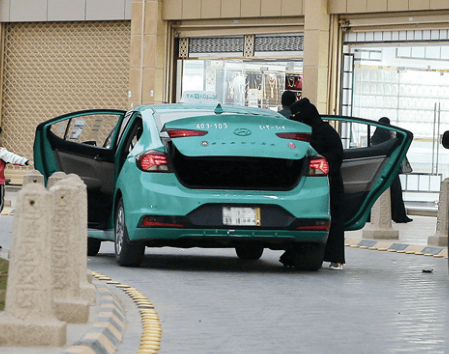 "التاكسي الأخضر" فوضى مرورية .. و"النقل" لـ"الاقتصادية": إنشاء تطبيق إلكتروني لتنظيم عمله