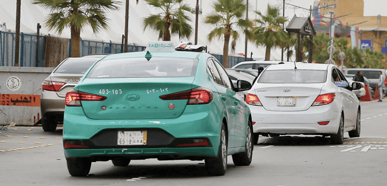 "التاكسي الأخضر" فوضى مرورية .. و"النقل" لـ"الاقتصادية": إنشاء تطبيق إلكتروني لتنظيم عمله