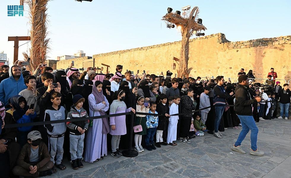 "قلعة شمسان" تثري زوار مهرجان قمم الدولي بتاريخ الـ 100 عام