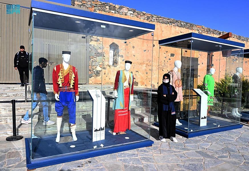 "قلعة شمسان" تثري زوار مهرجان قمم الدولي بتاريخ الـ 100 عام