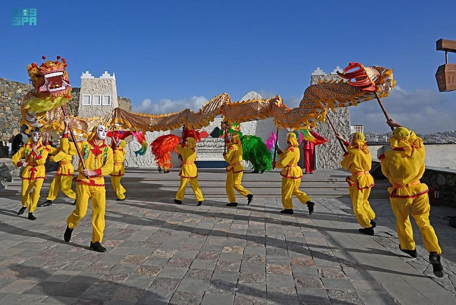 "قلعة شمسان" تثري زوار مهرجان قمم الدولي بتاريخ الـ 100 عام