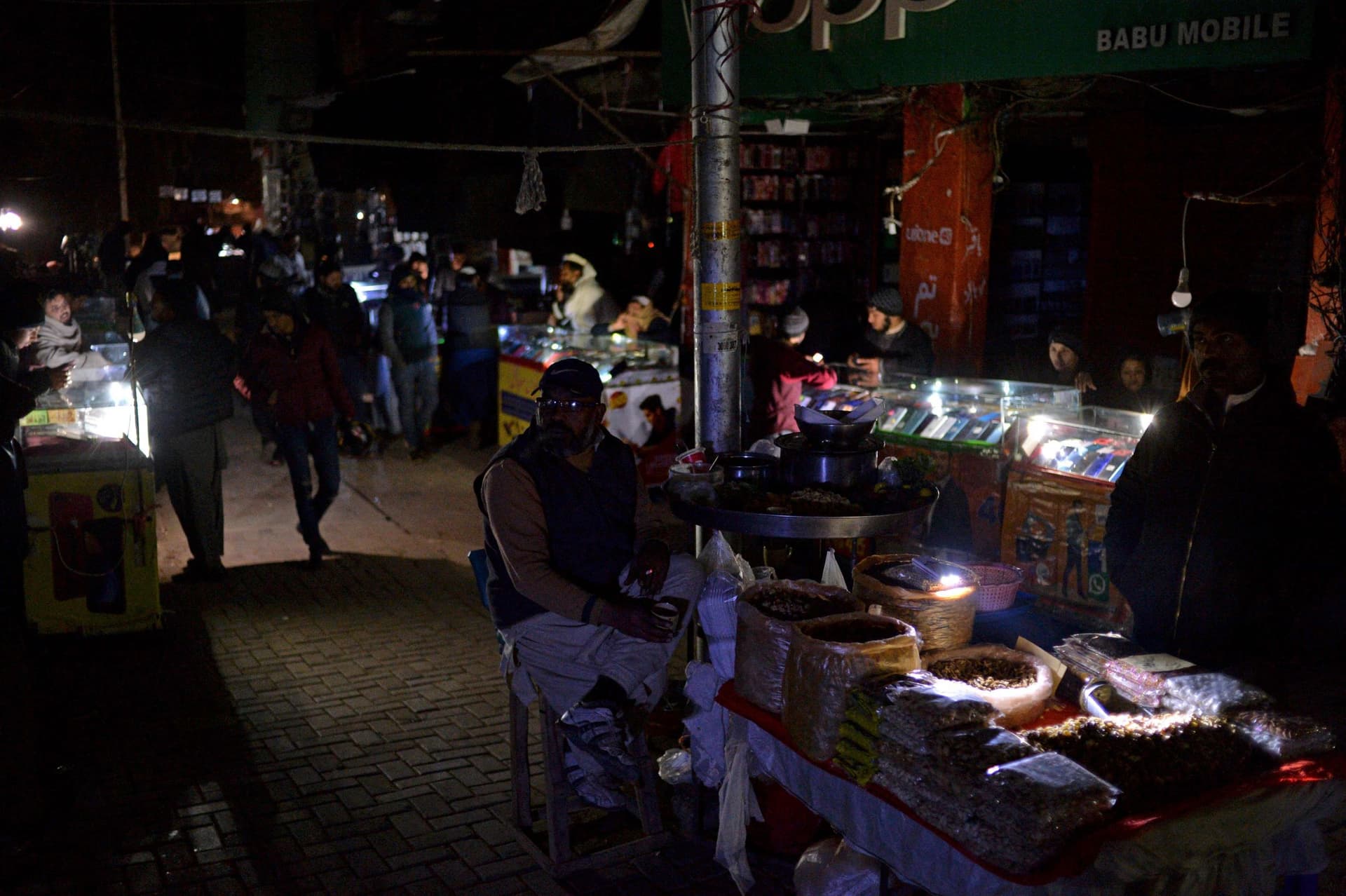 باكستان .. حياة وسط الظلام