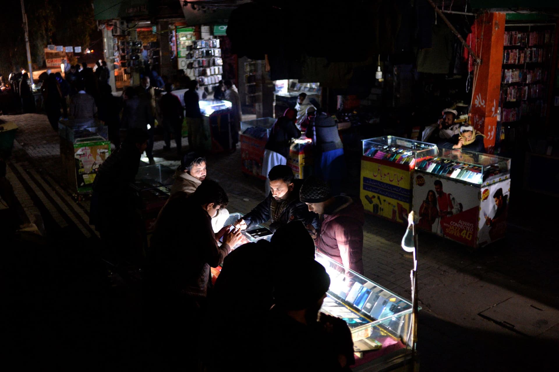 باكستان .. حياة وسط الظلام