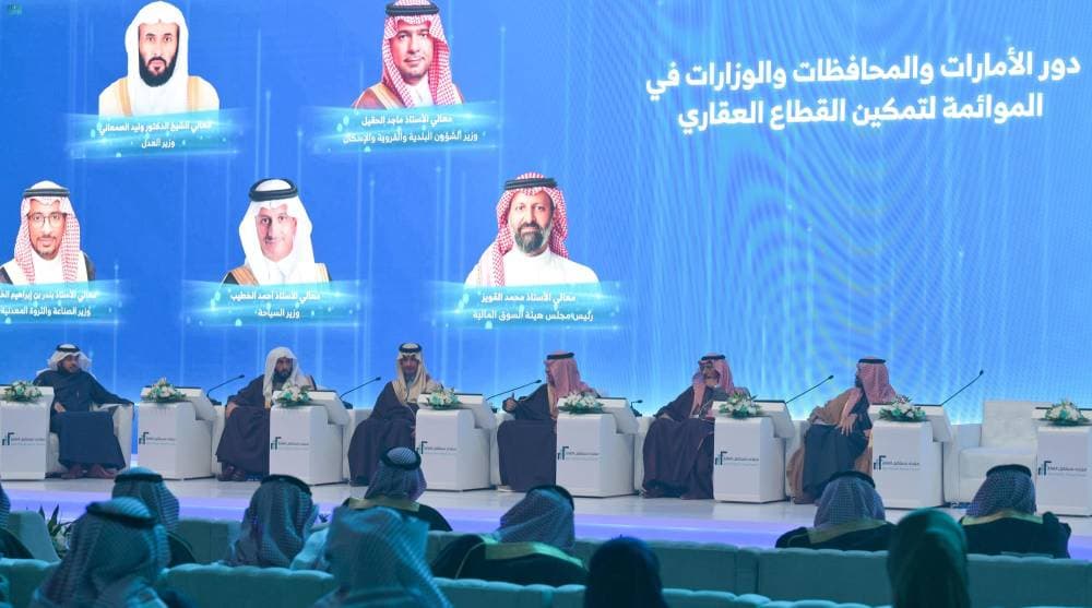  البحرين تشدد قيود مكافحة كورونا وتغلق المتاجر والمطاعم أسبوعين