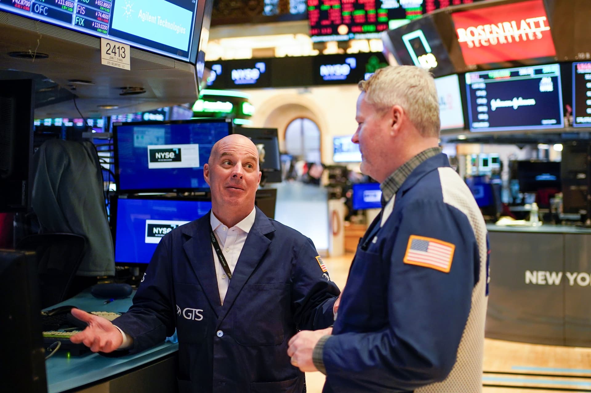 أسهم صناعة الرقائق تتراجع بـ «وول ستريت»