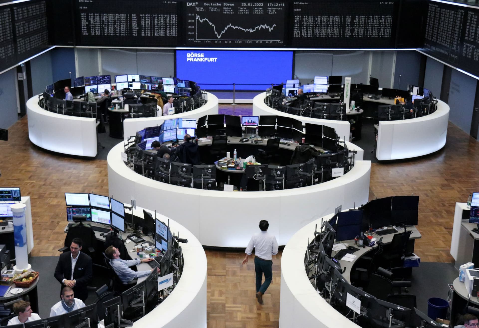 الأسهم الأوروبية تنخفض بفعل نتائج ضعيفة لقطاع التكنولوجيا ومخاوف رفع الفائدة