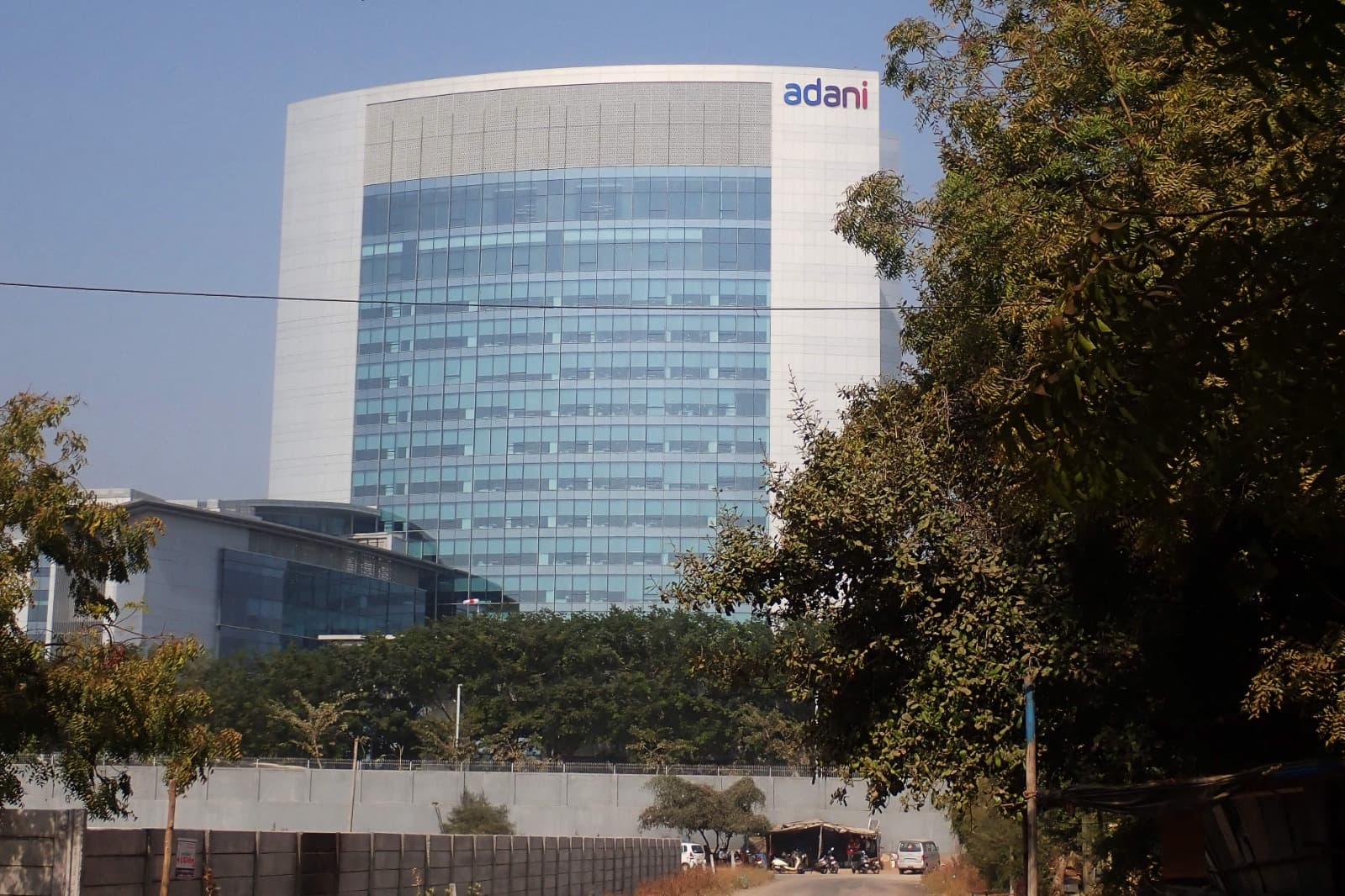 اتهامات بالاحتيال تكبد مجموعة أداني 45 مليار دولار