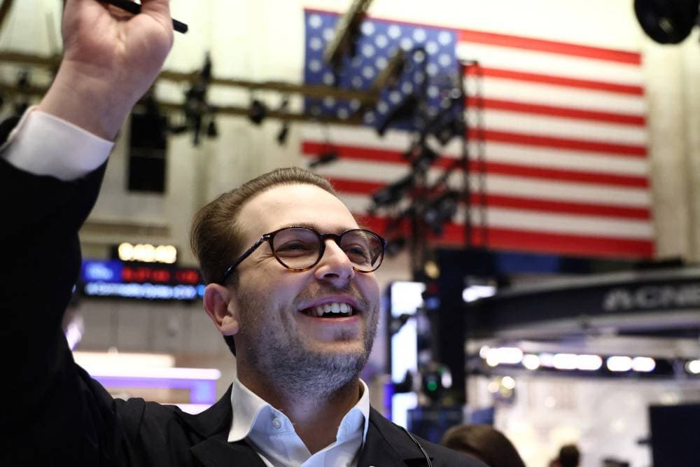 الأسهم الأمريكية تغلق على ارتفاع وتسجل مكاسب أسبوعية