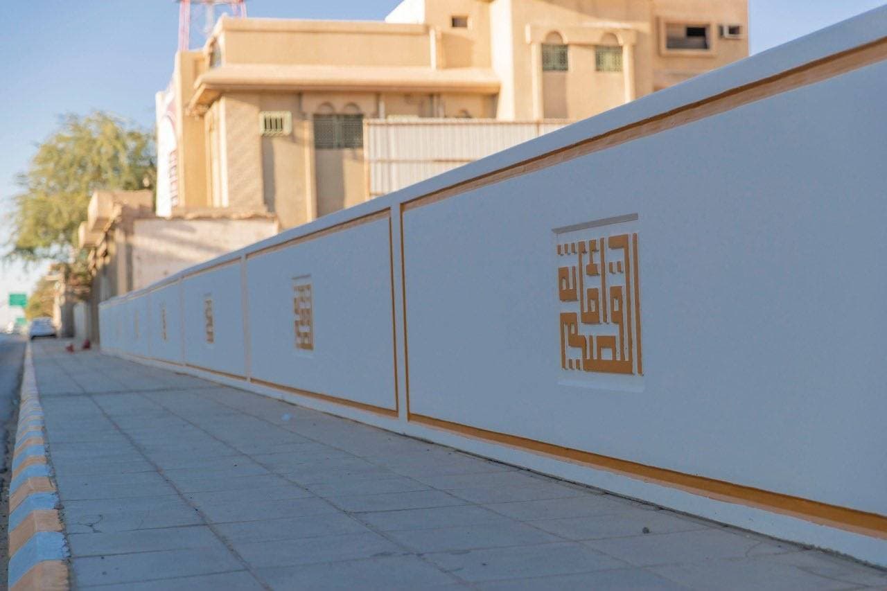 يتم إصدار ترخيص تسوير الأرض الفضاء عبر المنصات الخاصة بالأمانات.