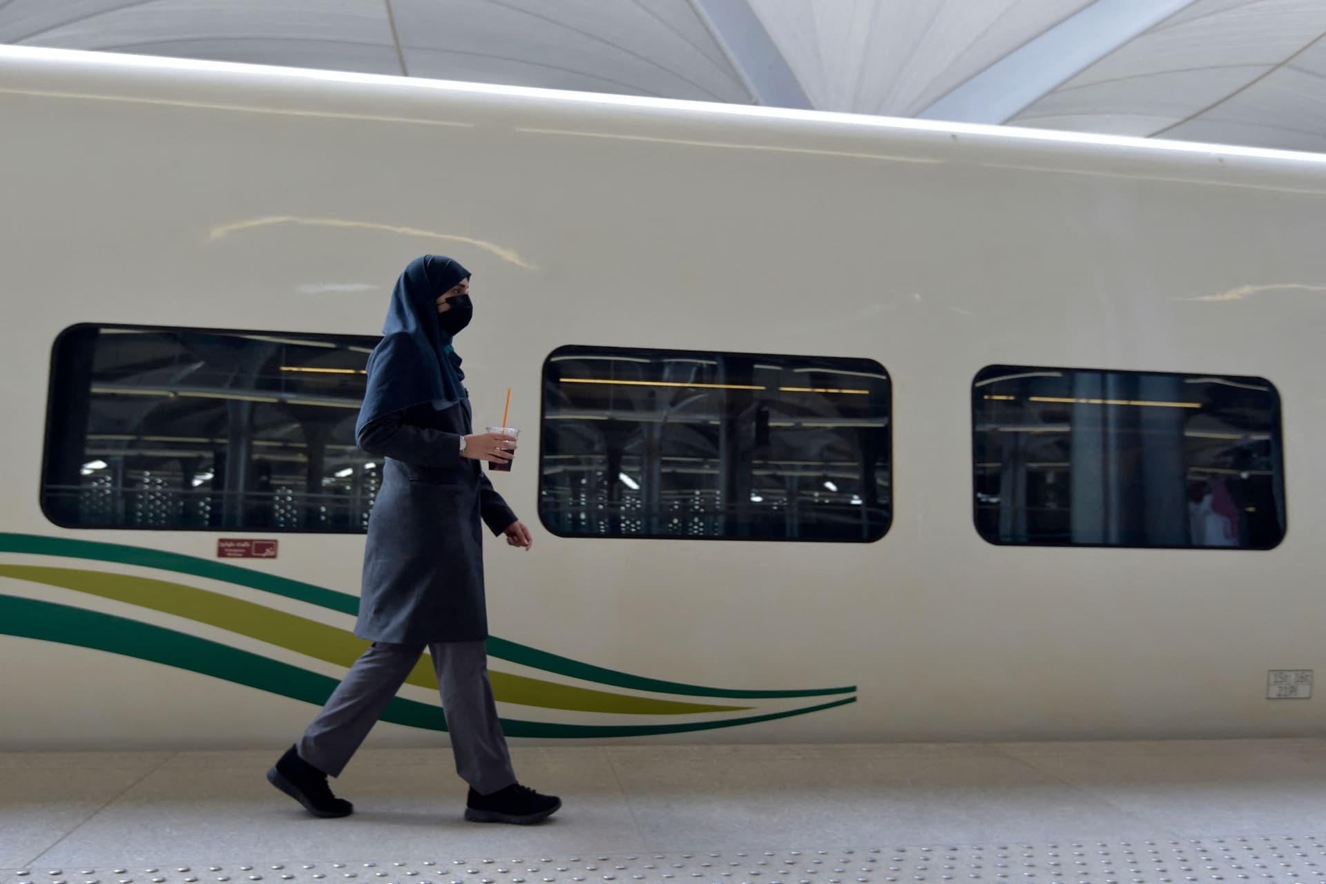 سعوديات يقدن "قطار الحرمين" لنقل الحجاج والمعتمرين بين مكة والمدينة