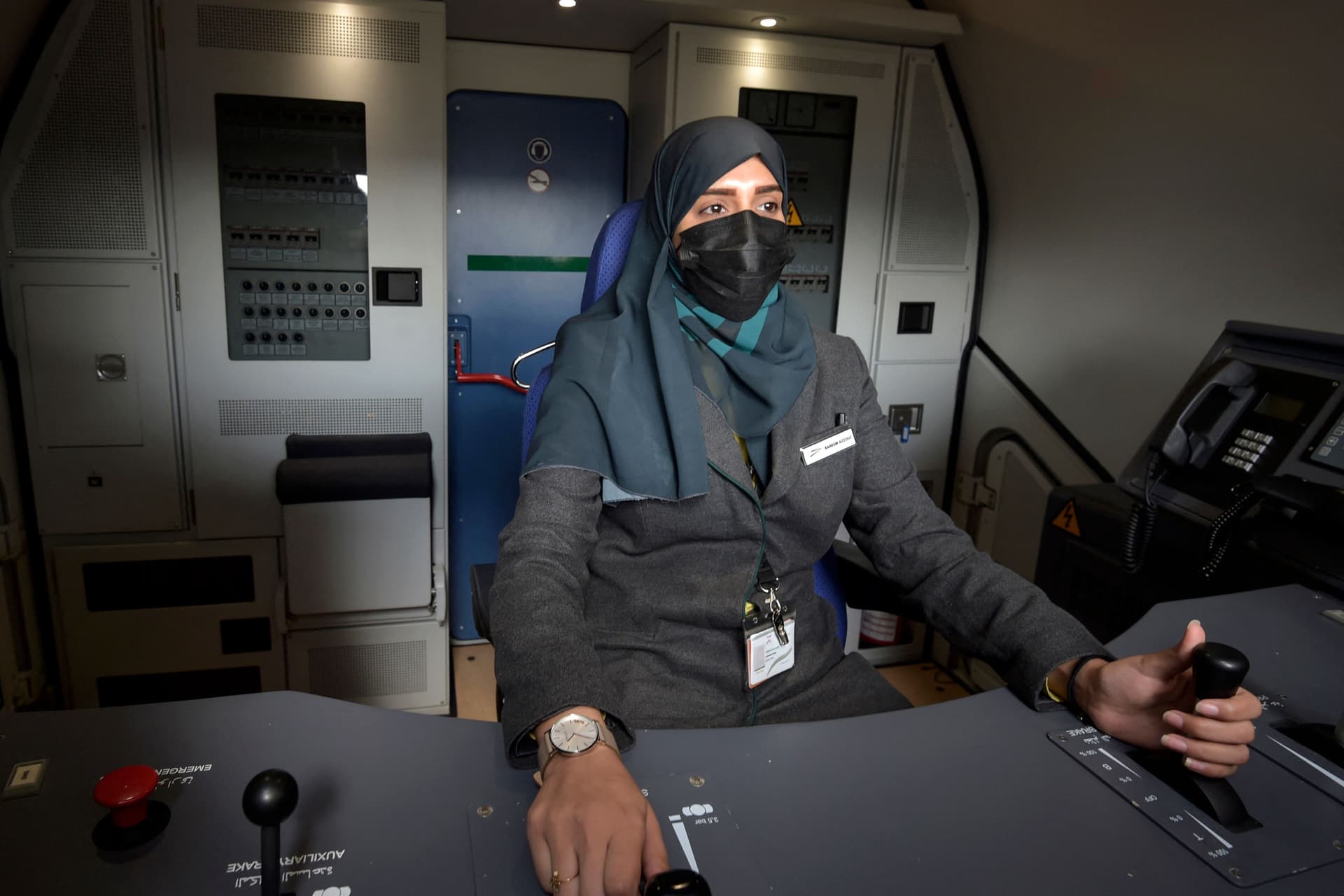 سعوديات يقدن "قطار الحرمين" لنقل الحجاج والمعتمرين بين مكة والمدينة