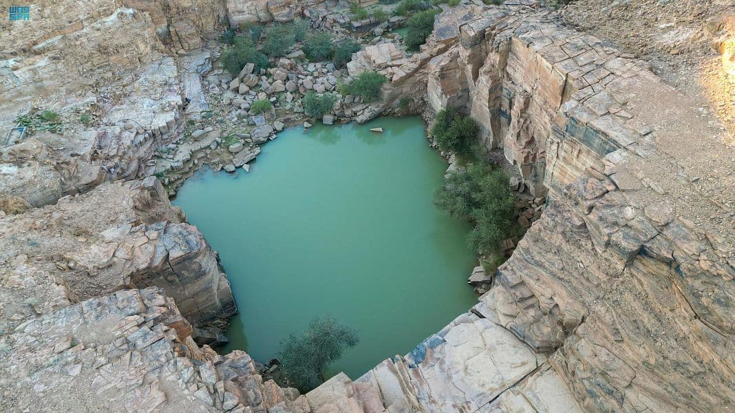 سد الراشدة في بادية تبوك .. أكبر السدود الطبيعية في المنطقة ورمز للتكافل الاجتماعي