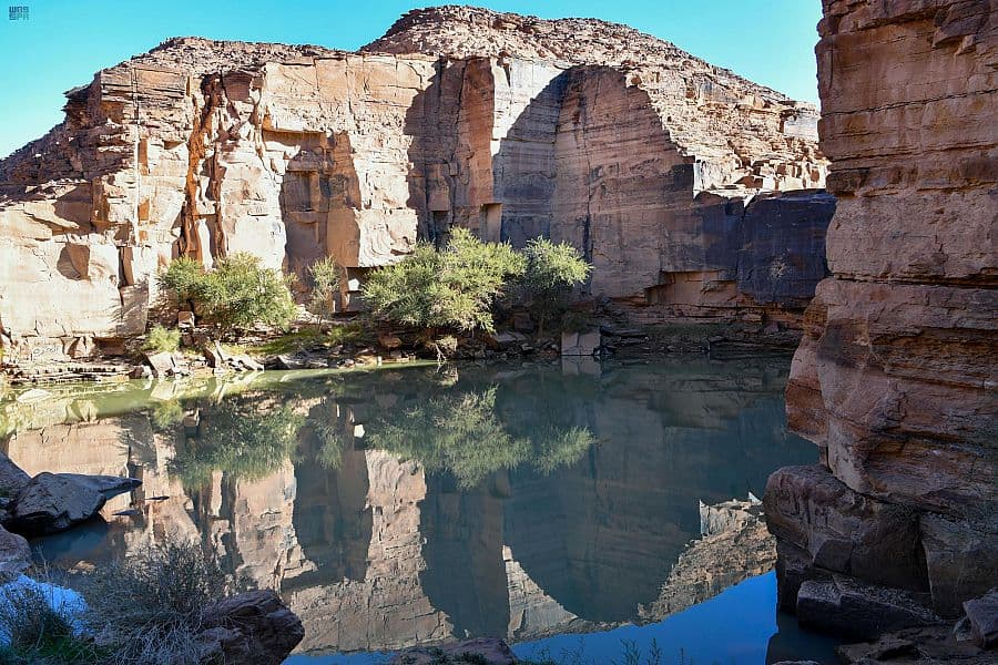 سد الراشدة في بادية تبوك .. أكبر السدود الطبيعية في المنطقة ورمز للتكافل الاجتماعي