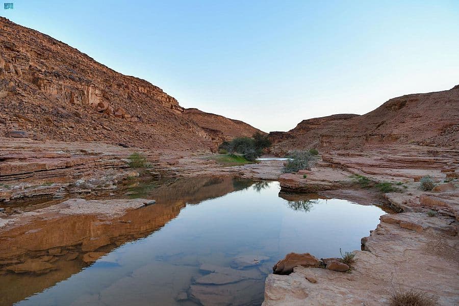 سد الراشدة في بادية تبوك .. أكبر السدود الطبيعية في المنطقة ورمز للتكافل الاجتماعي