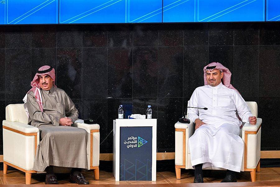 نائب وزير الصناعة لشؤون التعدين متحدثاً خلال المؤتمر الصحفي المنعقد أمس. 