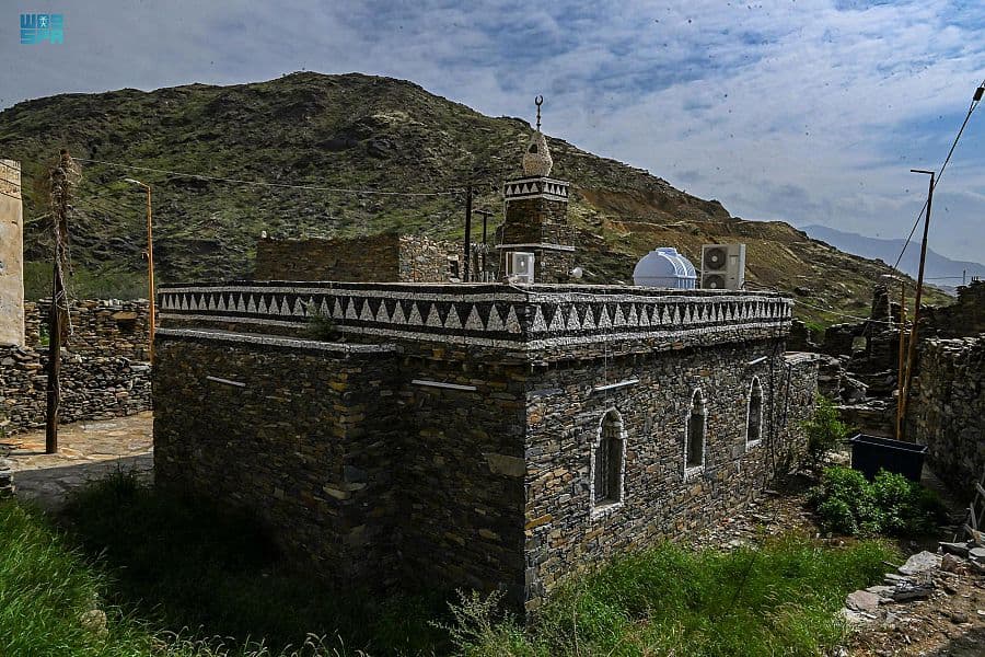 قرية الخليف الأثرية في الباحة .. إطلالة اشتهرت بنمطهما المعماري البديع