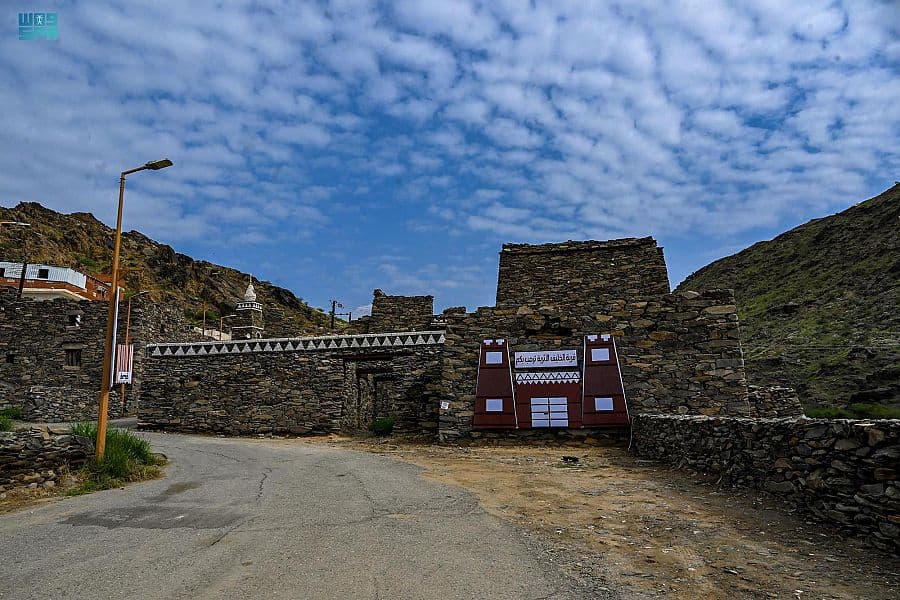 قرية الخليف الأثرية في الباحة .. إطلالة اشتهرت بنمطهما المعماري البديع