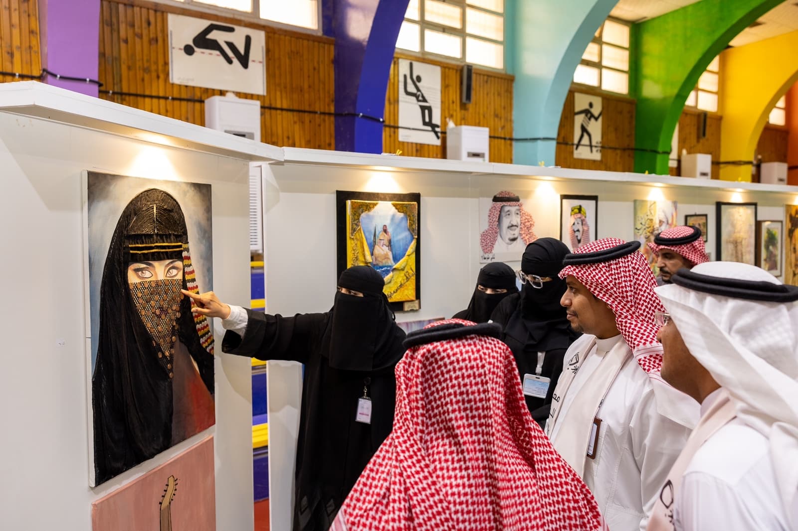 طلاب وطالبات الرياض يحتفون بيوم التأسيس بأعمال فنية وطنية في معرض " للمجد والعلياء"