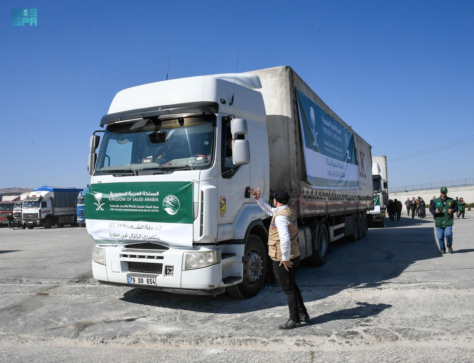 10 شاحنات إغاثية سعودية تصل سورية اليوم عبر منفذ باب السلامة