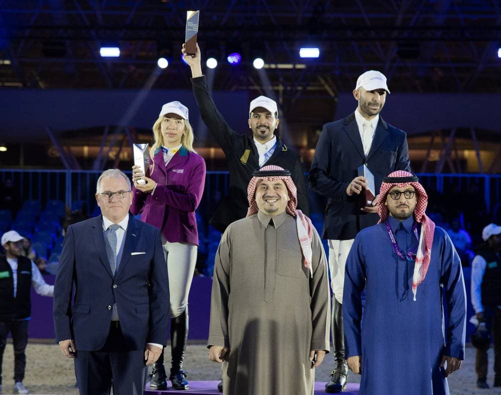 الحربي بعدتتويجه بالشوط السادس من بطولة الرياض الدولية.