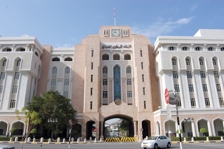 "المركزي العماني" يرفع سعر الفائدة إلى 5.25 %