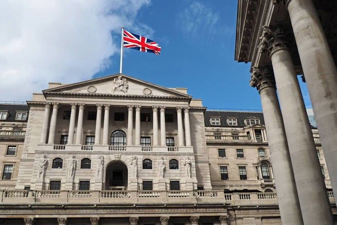 بنك إنجلترا يرفع أسعار الفائدة 50 نقطة إلى 4 %