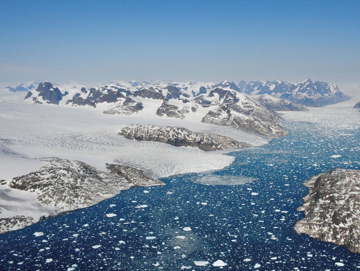 فقدت القمم الجليدية في جرينلاند وأنتركتيكا أكثر من 500 مليار طن سنويا منذ عام 2000