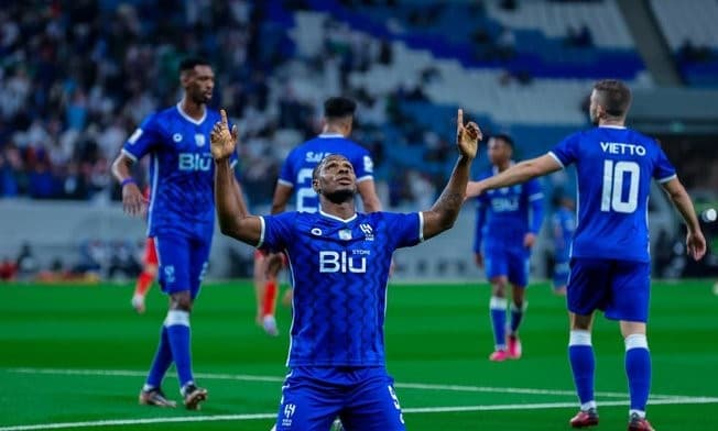 إيجالو محتفلا بهدف الهلال الأول.