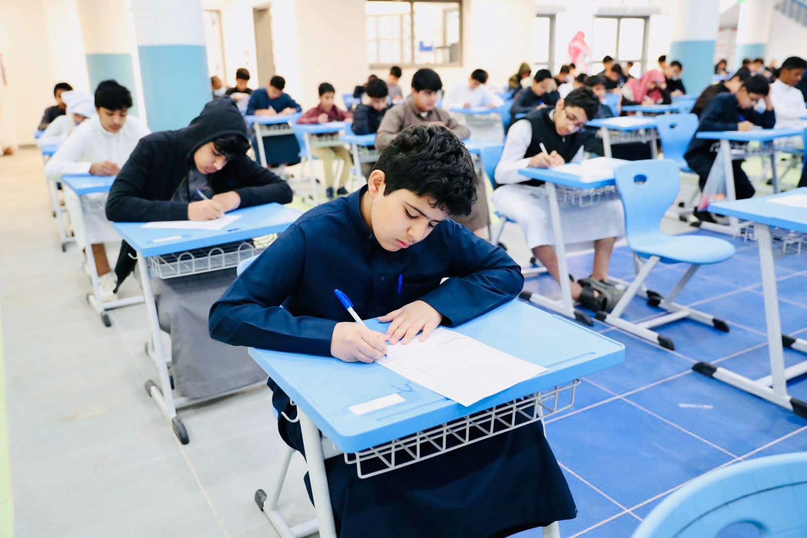 في بيئات تربوية محفزة .. طلاب وطالبات الرياض يؤدون اختبارات الفصل الثاني
