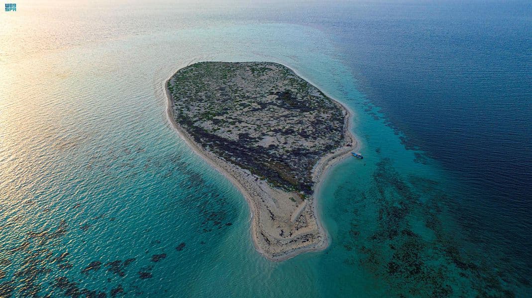 "صنق" و "جبل سيرين" في القنفذة .. وجهات سياحية لمحبي رحلات الجزر