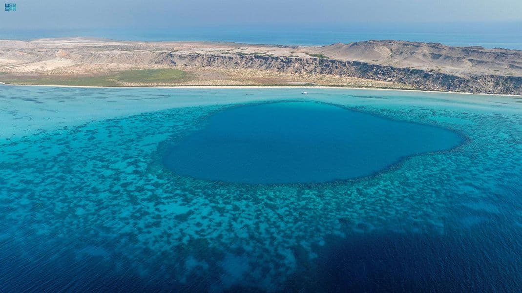 "صنق" و "جبل سيرين" في القنفذة .. وجهات سياحية لمحبي رحلات الجزر