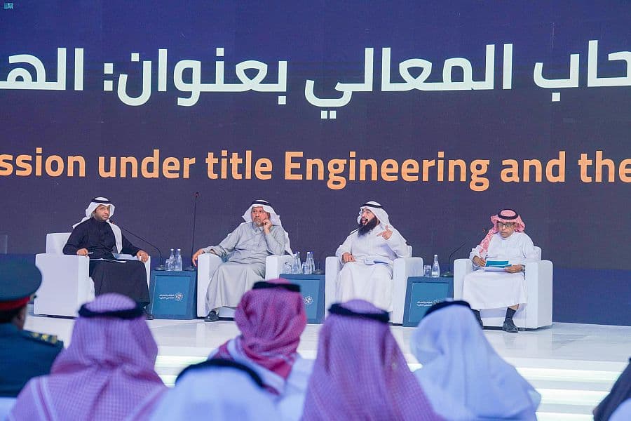 الصناعة: نستهدف إنشاء 15 مصنعا للتقنيات الحديثة ومستشعرات إنترنت الأشياء