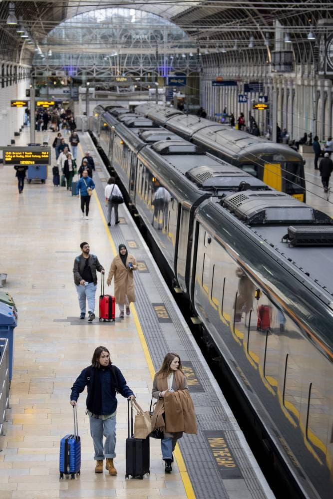 انكماش وديون وبطالة مشكلات مركبة تواجه الاقتصاد البريطاني .. مخاوف من إفلاس آلاف الشركات