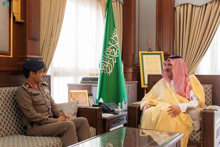 الأمير فيصل بن سلمان خلال استقباله اللواء علي القرني.